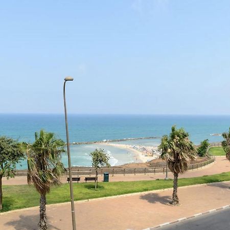 Stylish & Spacious 3 Bedroom Apartment By The Sea Netanja Buitenkant foto