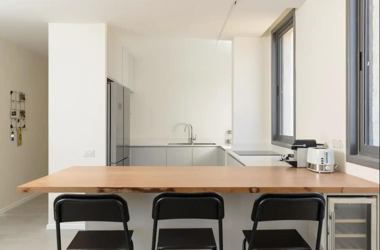 Stylish & Spacious 3 Bedroom Apartment By The Sea Netanja Buitenkant foto
