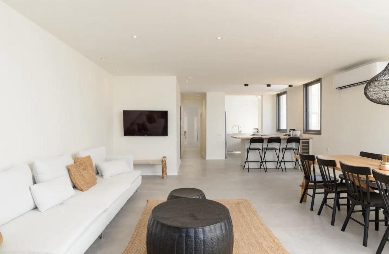 Stylish & Spacious 3 Bedroom Apartment By The Sea Netanja Buitenkant foto