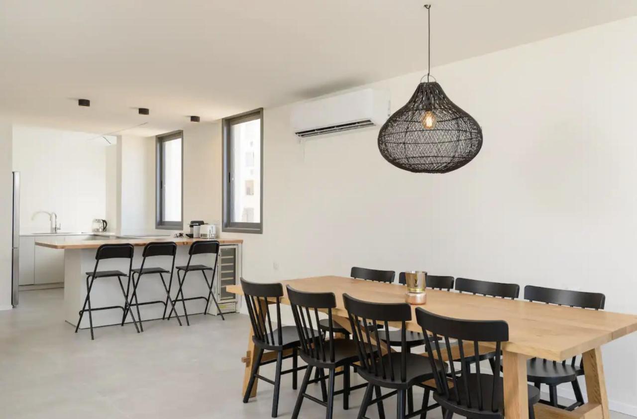 Stylish & Spacious 3 Bedroom Apartment By The Sea Netanja Buitenkant foto