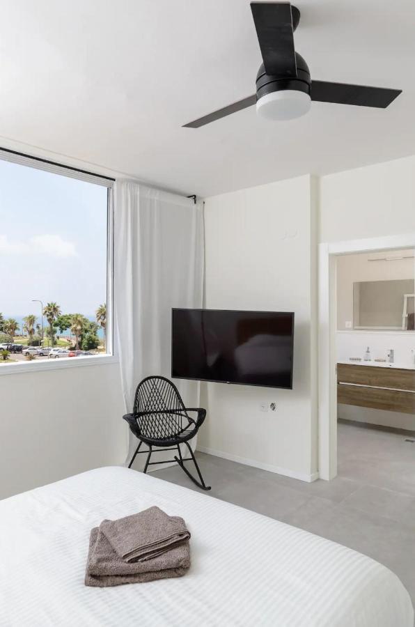 Stylish & Spacious 3 Bedroom Apartment By The Sea Netanja Buitenkant foto